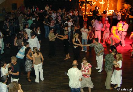 Salsa Bonn: Brückenforum (anklicken zum Vergroessern)