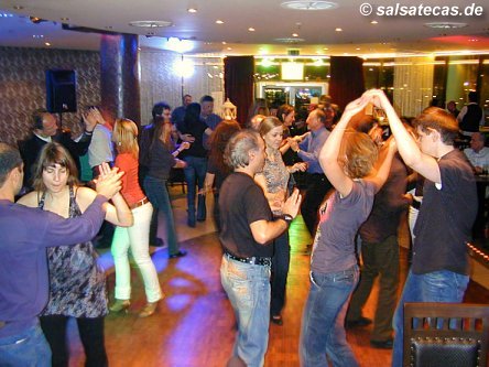 Salsa in Köln: MP 34 im Mediapark