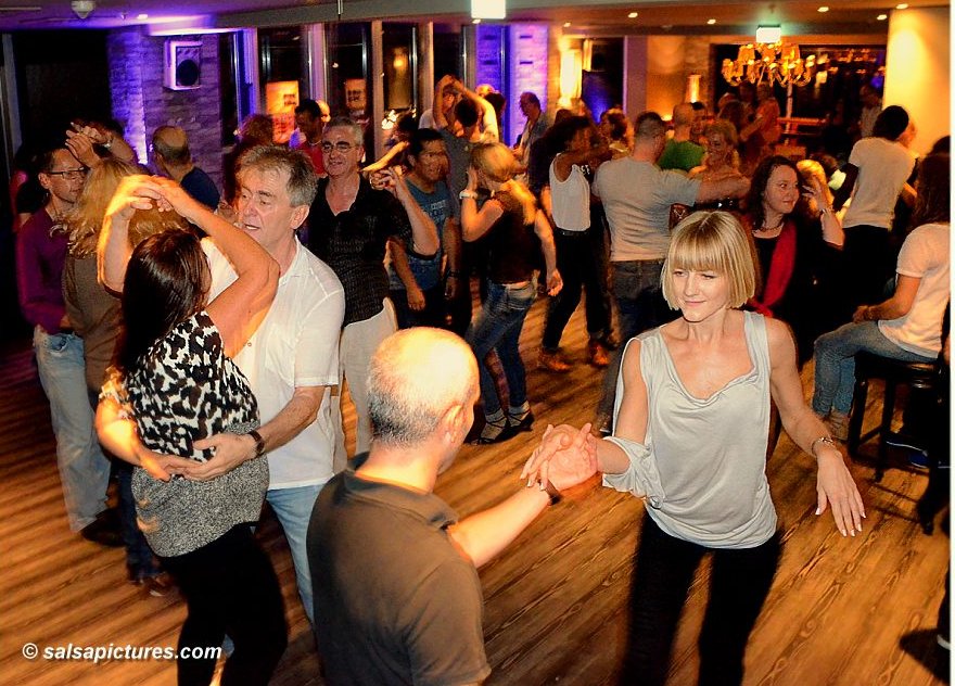 Salsa Köln: Wartesaal Zollhafen