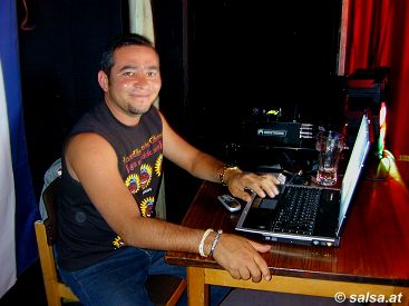 Salsa -DJ und Tanzlehrer Edel Nieves aus Cuba