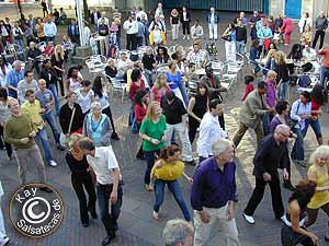 Wuppertal: Open Air Salsa vor dem Live-Club Barmen