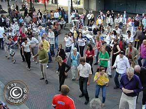 Wuppertal: Open Air Salsa vor dem Live-Club Barmen