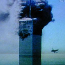 Zerstrung des World Trade Centers, dem mit 420m - mit Sendemast 526m - einst hchsten Gebude der Welt