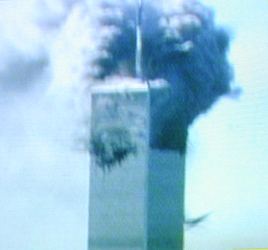 Bilder von der Zerstrung des World Trade Centers, dem mit 420m - mit Sendemast 526m - einst hchsten Gebude der Welt