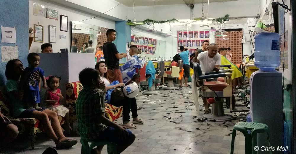 wo gehobelt wird, fallen die Spne: Friseur in einer Seitenstrasse in Tagbilaran