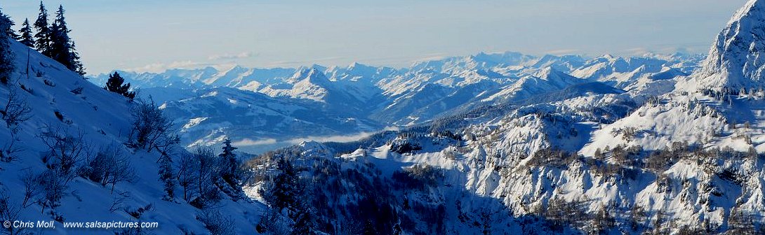 Winter in Tirol: Blick vom Unterberhgorn auf die Kitzbheler Alpen