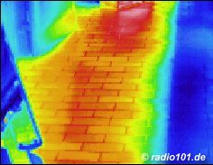 Infrarotaufnahme / Wrmebild / Thermografische Aufnahme: Fliesen einer heissen, z.T. abgeschatteten Veranda